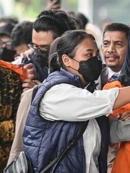 HEBOH! Roy Suryo dan Dokter Tifa Tak Ditahan Usai Pelimpahan Kasus, Publik Kembali Soroti Babak Baru Polemik Ijazah Jokowi