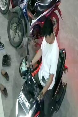 Maling Motor Nyaris Ngenes! Kepergok Sambar Matic Jemaah Subuh, Gagal Total Gara-Gara Kunci Ganda