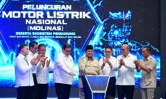 Panglima TNI Dampingi Presiden RI Luncurkan Motor Listrik Nasional