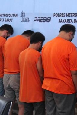 Sindikat Ganjal ATM Modus Tusuk Gigi Ditangkap Polres Jakbar